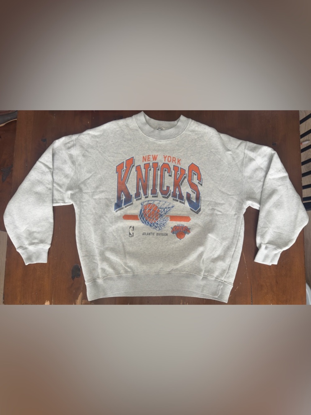 Abercrombie & Fitch Men’s New York Knicks Crew Sweatshirt - Light Heather Grey